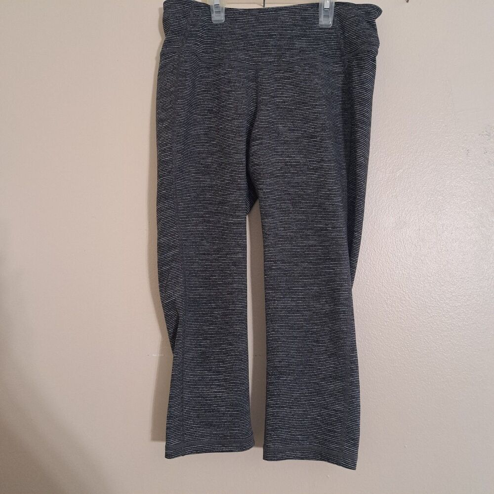 Old Navy Active Women's Medium Capri Leggings Black?White Dye Fitted Go Dry